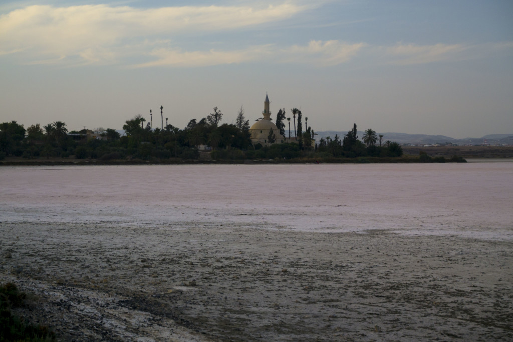 Соленое озеро и мечеть Хала Султан