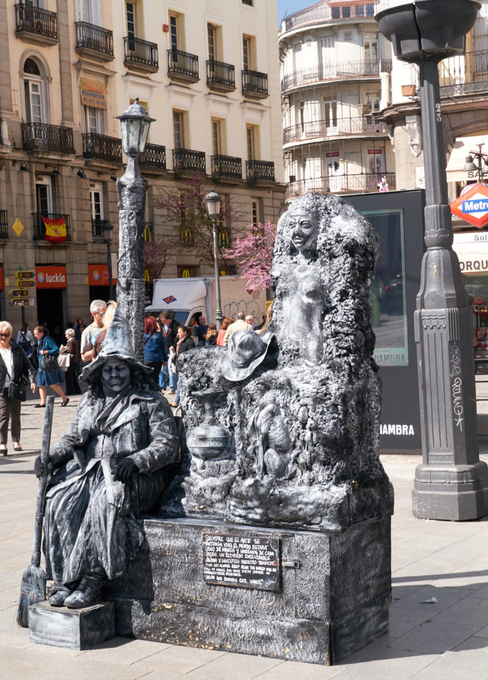 Живая скульптура на площади Пуэрта-дель-Соль, Мадрид